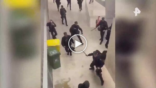 Поліція жорстко розправилася з буйними футбольними фанатами в Іспанії