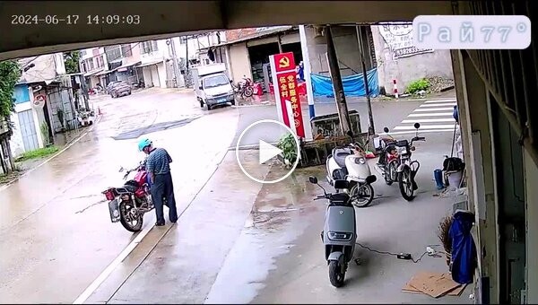 Two trucks were unable to pass each other on a narrow road