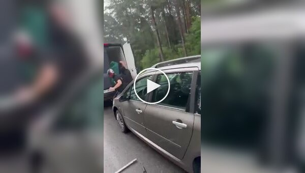 Парень жестоко разыграл будущую жену