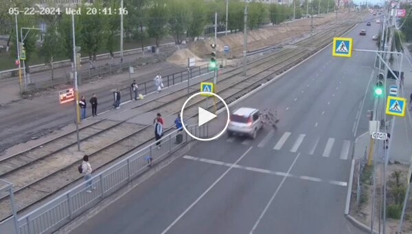 Uncertain crossing of the road at a prohibitory traffic light