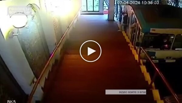 The murder of a teenager on a funicular in Kyiv: terrible footage from CCTV cameras appeared