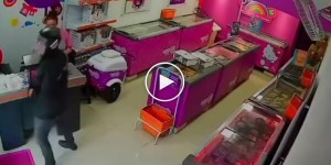 Brazilians prevented a robber from fleeing the scene.