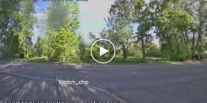 В Екатеринбурге пьяный в стельку самокатчик не справился с управлением и поцеловал бордюр