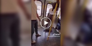 В англійському метро чорношкірий зняв із себе штани і пропонував пасажирам, щоб його сексуально задовольнили.
