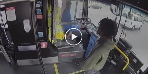 A black genius attacked the driver of a moving bus because he asked him to pay for the fare