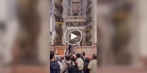 Невідомий чоловік помочився на вівтар сповіді у ватиканському соборі Святого Петра