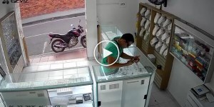 Житель Колумбии оказался меж двух огней во время ограбления